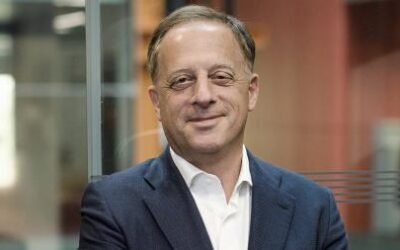 Envuelto en un escándalo, el presidente de la BBC anunció su renuncia