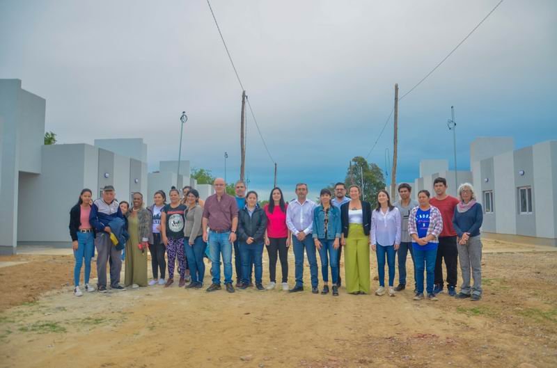Gobierno entregó diez viviendas a familias relocalizadas – Las noticias más importantes de Chaco