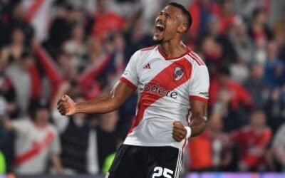 River encontró un cabezazo salvador y venció al Decano