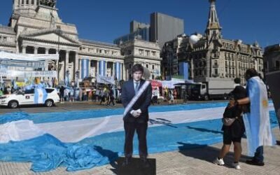 Llegan los primeros simpatizantes de Milei al Congreso para participar de la asunción