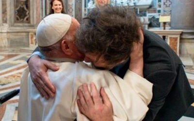 En la misa de canonización de Mama Antula, Milei saludó a Francisco y ambos se reunirán este lunes