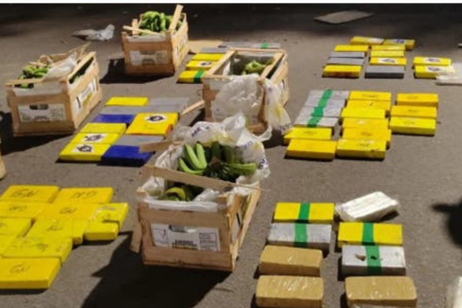 Descubren gran cantidad de cocaína que iba a Corrientes oculta en cajones de bananas