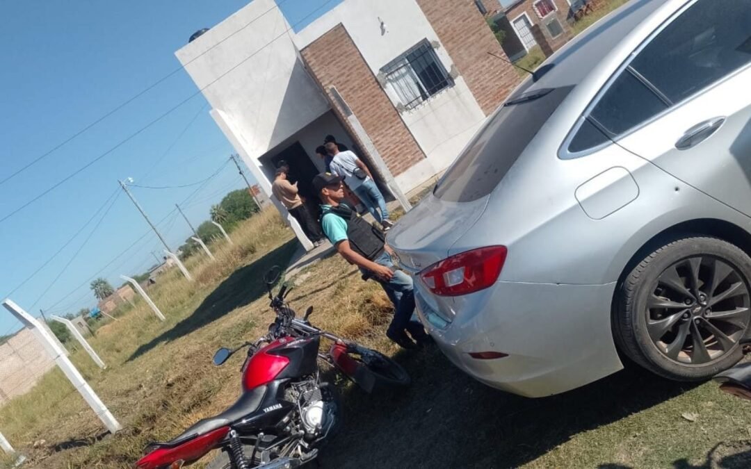 Tras una discusión, atacaron a tiros un auto etsacionado: hay dos detenidos