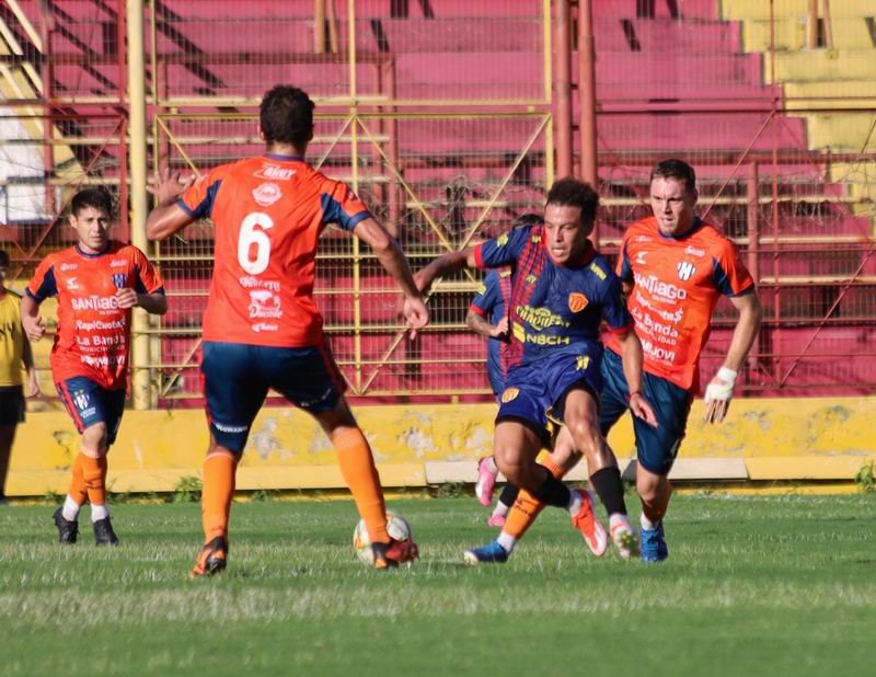 Sarmiento no pudo en casa