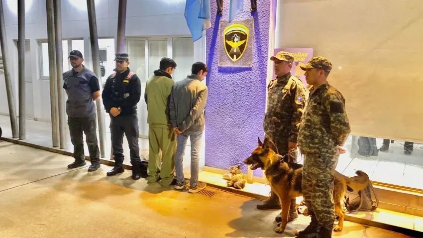 Puente Chaco-Corrientes: detenidos por llevar droga oculta en mochilas y en un termo