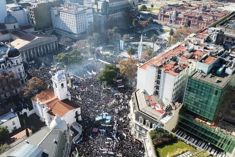 La moneda está en el aire en el PJ