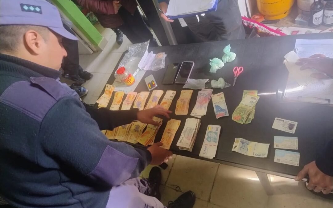 Cuatro detenidos, droga, armas y dinero secuestrado en el barrio Don Santiago III