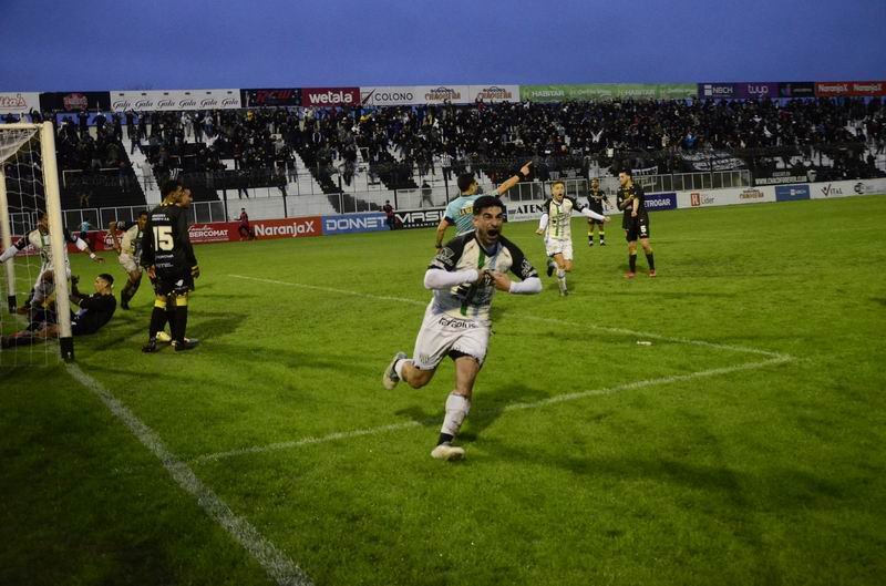 Agónico triunfo de For Ever para festejar sus 112 años