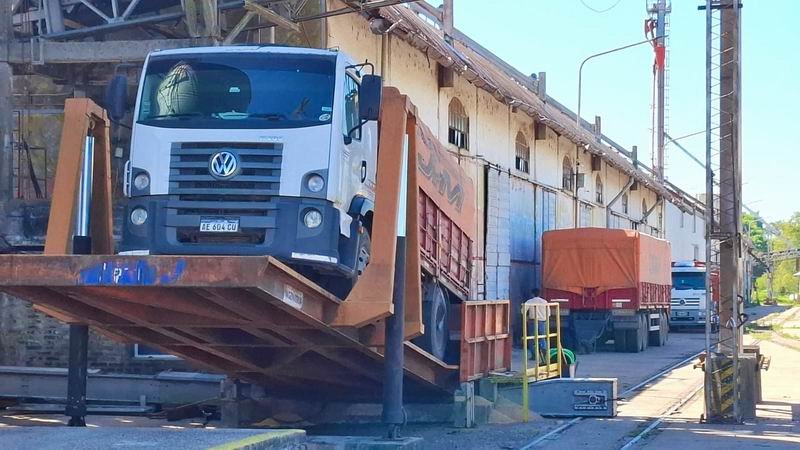El puerto de Barranqueras recibe trigo proveniente de Santa Fe