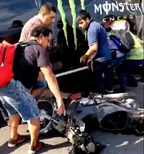 Murió un motociclista y el camionero quedó detenido