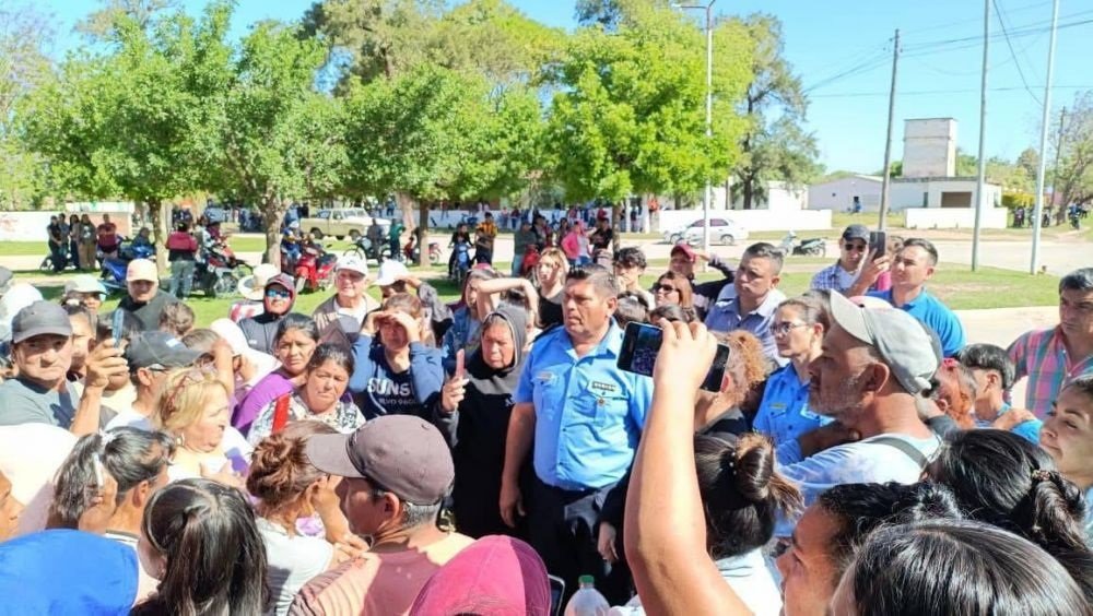 Femicidio en Avia Terai: vecinos y familiares de Gabriela Barrios reclamaron justicia frente a la comisaría