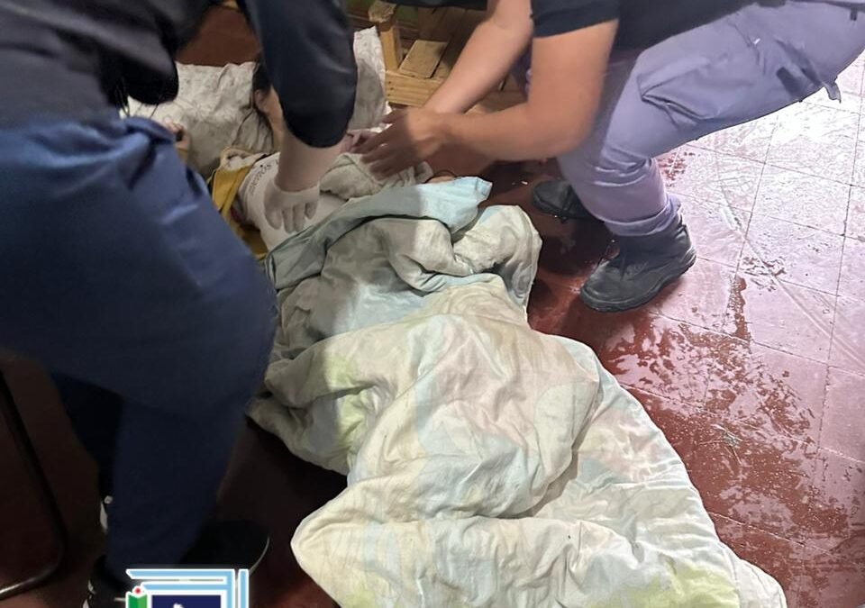 Efectivos asistieron un parto de urgencia y luego los llevaron al Perreando