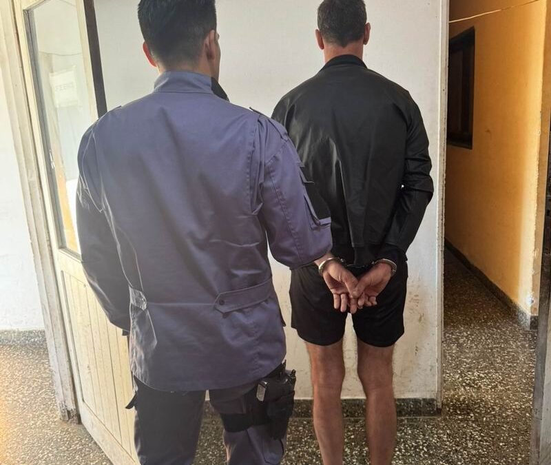 No había desaparecido, sino que fue a acosarla